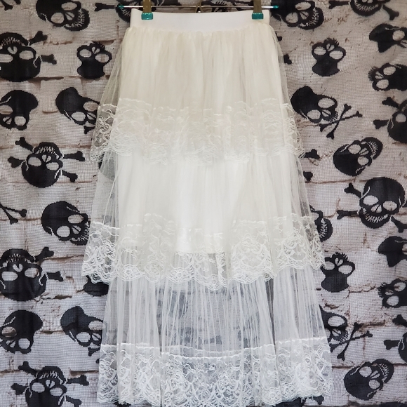 G&J MAXI SHEER LACE LAYERED SKIRT - Picture 1 of 3
